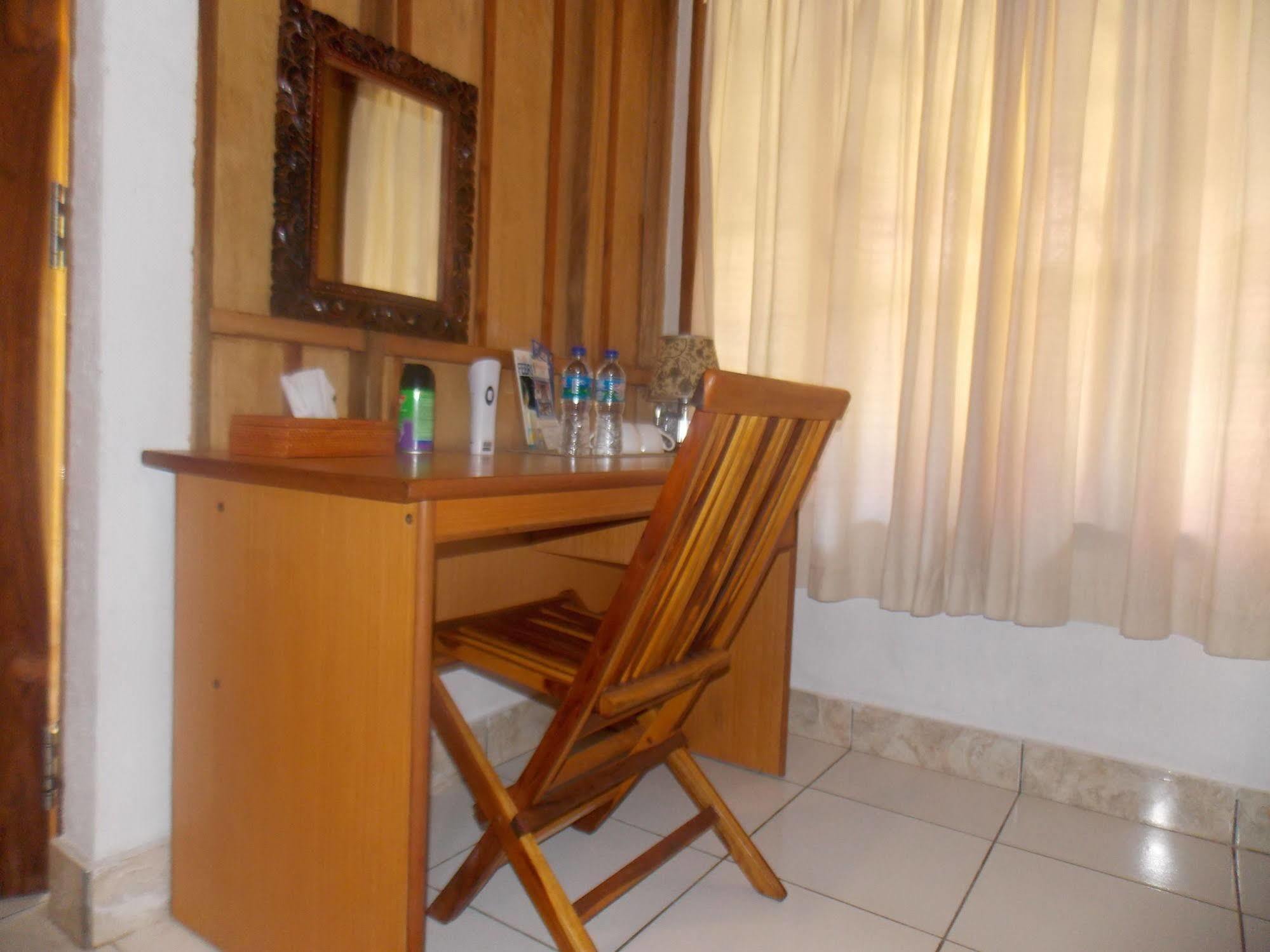 Komodo Lodge Labuan Bajo Ngoại thất bức ảnh