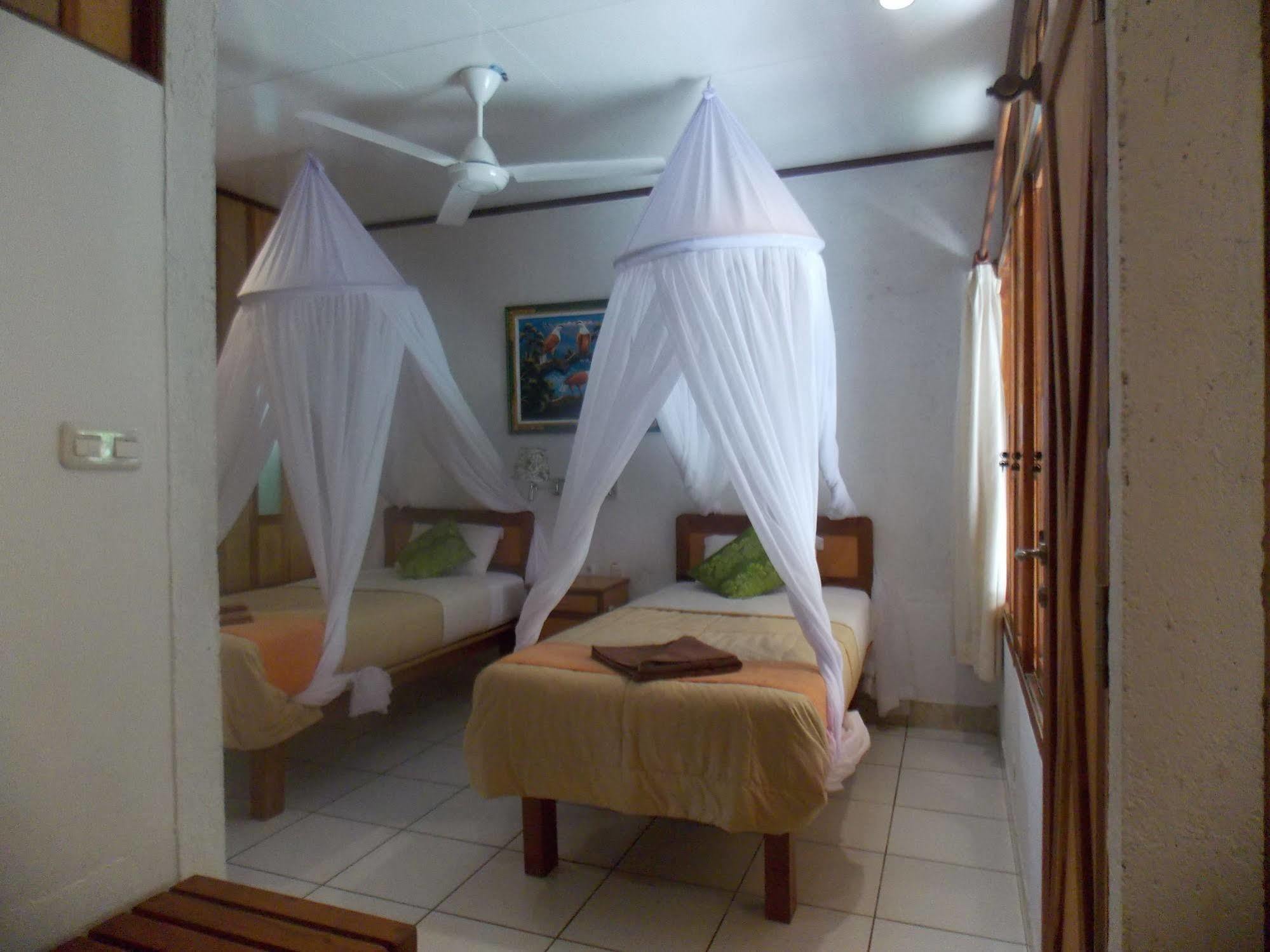 Komodo Lodge Labuan Bajo Ngoại thất bức ảnh