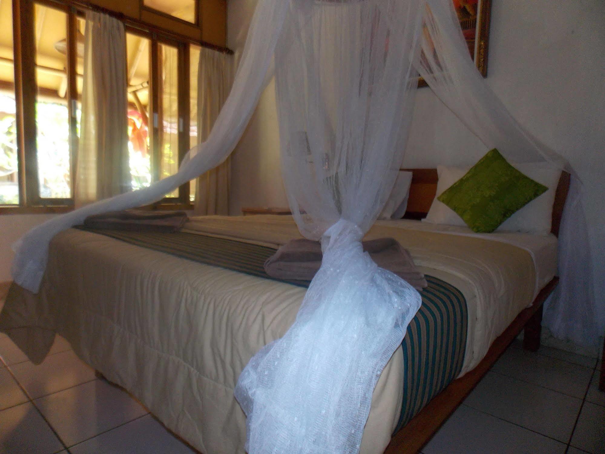 Komodo Lodge Labuan Bajo Ngoại thất bức ảnh