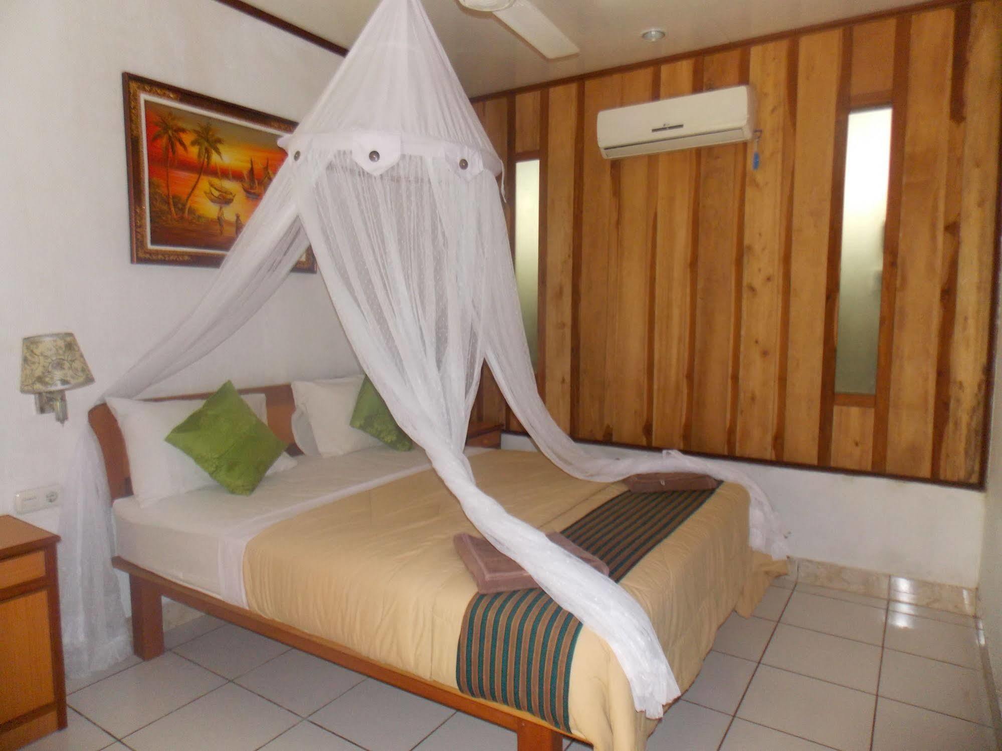 Komodo Lodge Labuan Bajo Ngoại thất bức ảnh